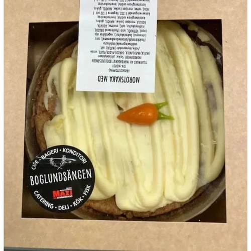 Morotskaka med färskosttopping